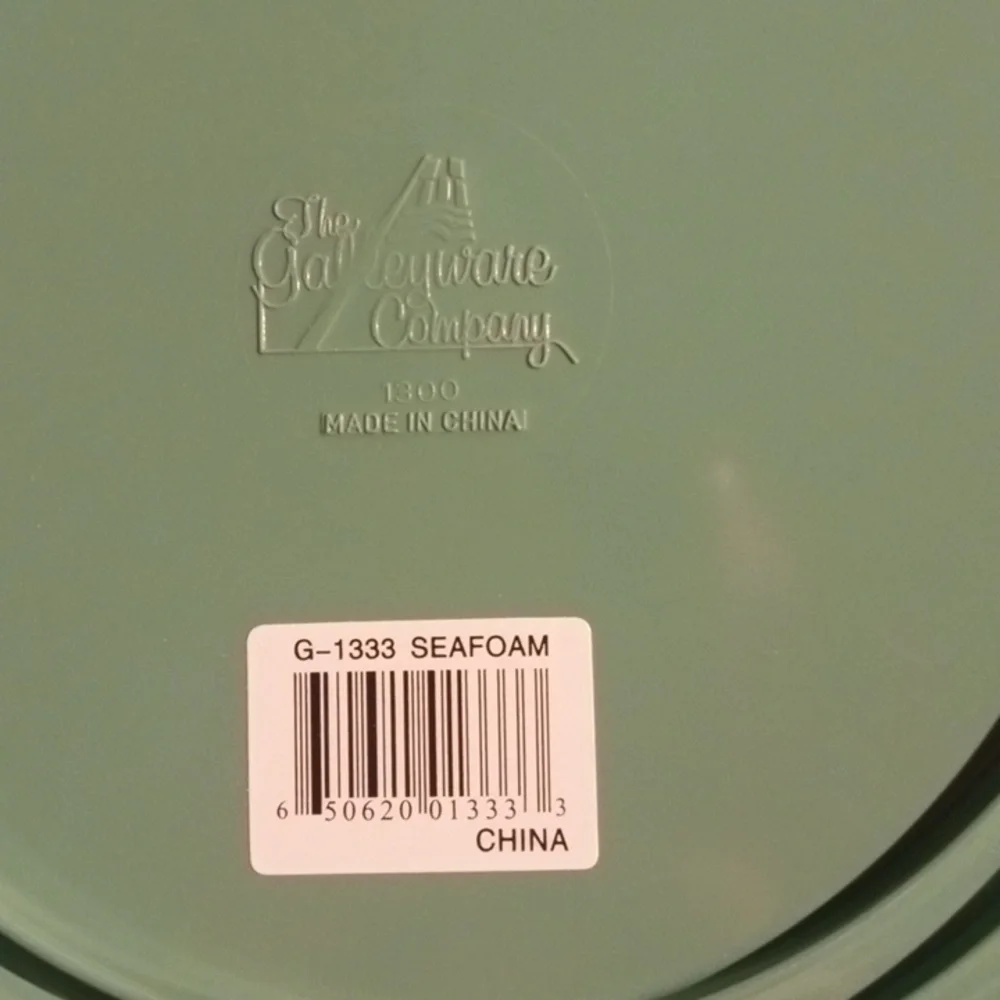 The Galleyware Company seafoam plates set of 4 NWT MISSING NON SLIP RING